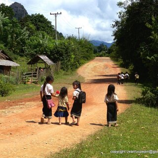 DSCN0432 school children on the way home